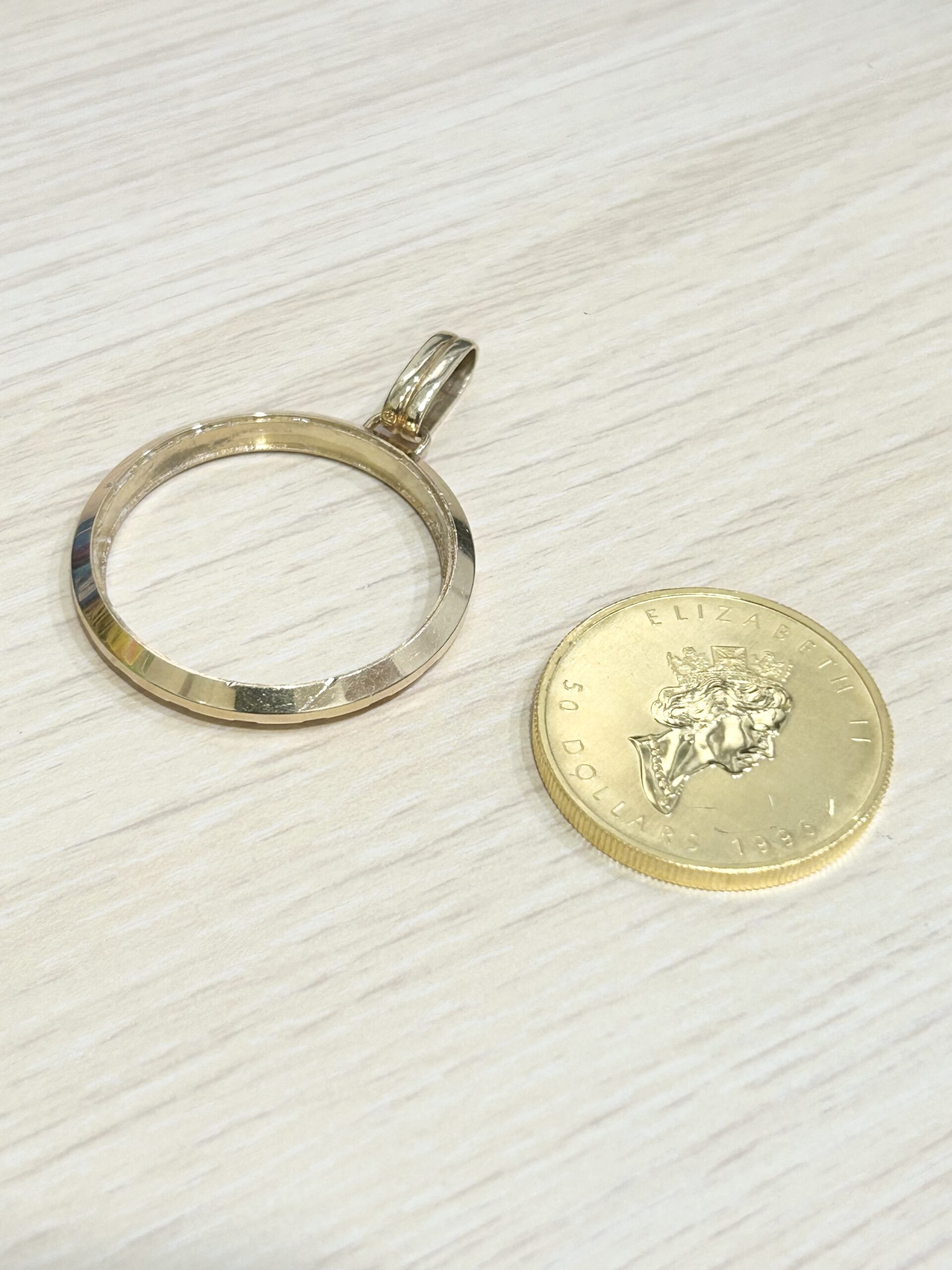 昔に買ったコインペンダント