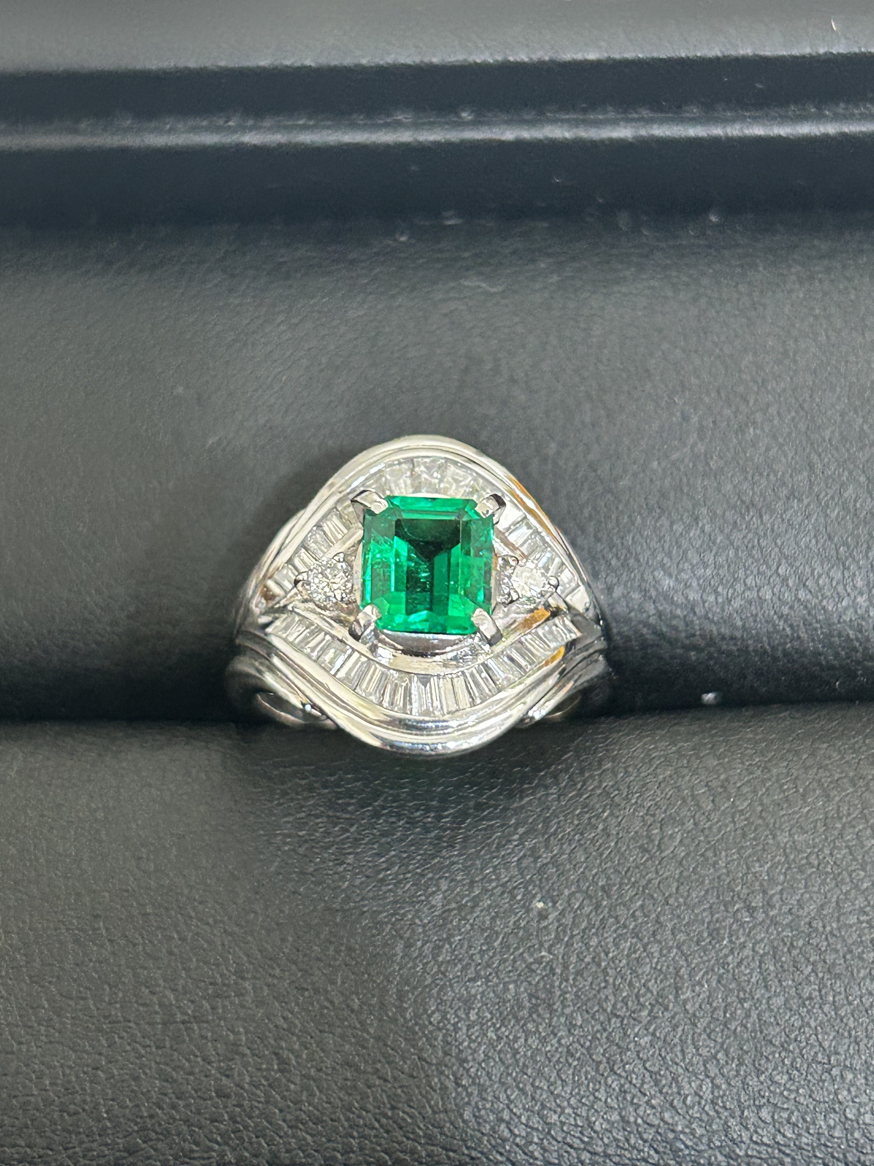 エメラルドリング1ct